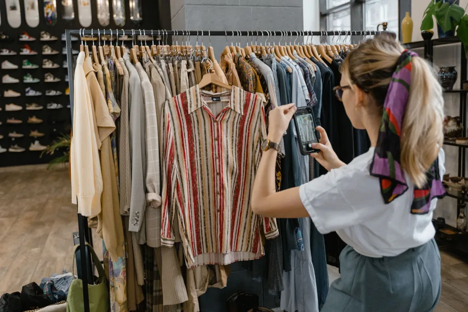 Khu sửa chữa điện thoại